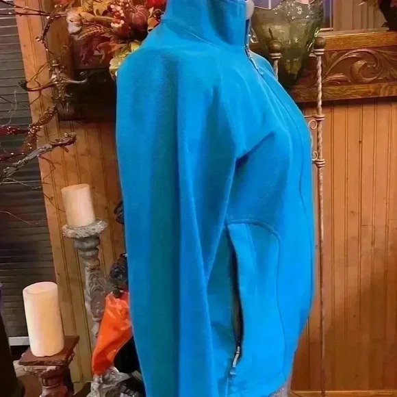 Mountain hardware women’s size large jacket. - Picture 5 of 10